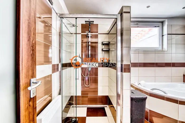 Prodej rodinného domu, Hovorany, 220 m2