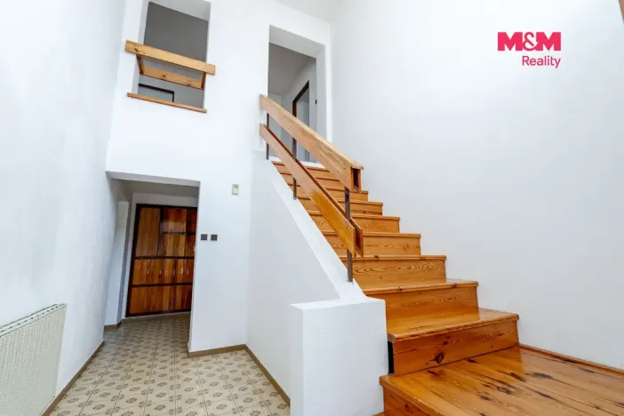 Prodej rodinného domu, Chvaletice, Budovatelů, 180 m2