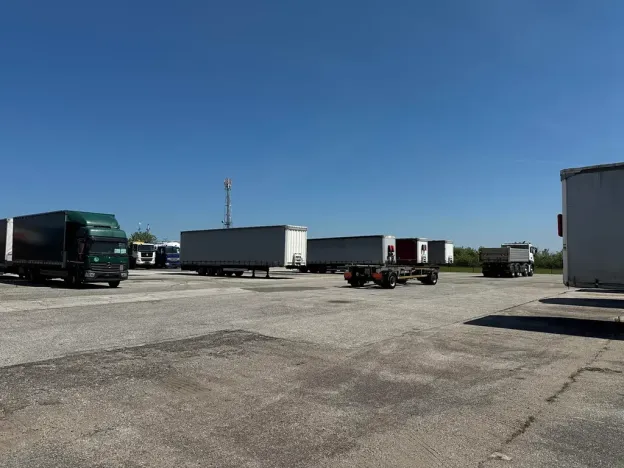 Pronájem komerčního pozemku, Holubice, 4000 m2
