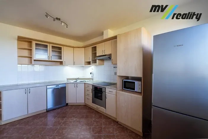 Prodej bytu 3+1, Milovice, Topolová, 77 m2