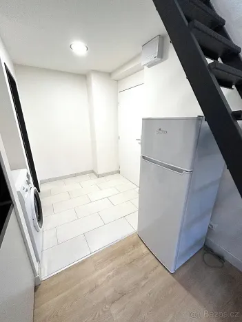 Pronájem bytu 1+kk, Praha - Radotín, Vrážská, 27 m2