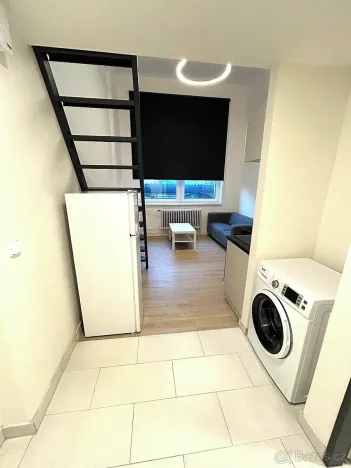 Pronájem bytu 1+kk, Praha - Radotín, Vrážská, 27 m2