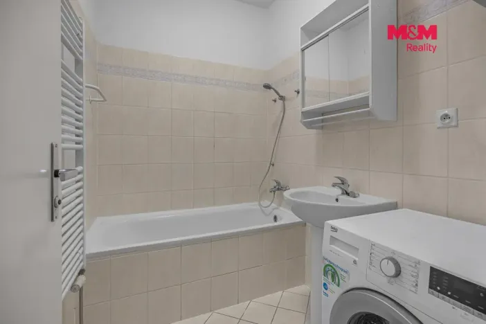 Pronájem bytu 2+kk, Pardubice - Zelené Předměstí, nábřeží Závodu míru, 55 m2