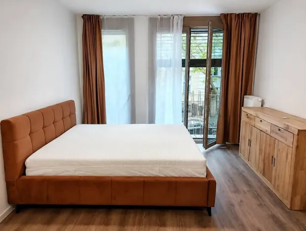 Pronájem bytu 1+1, Praha - Žižkov, V domově, 39 m2