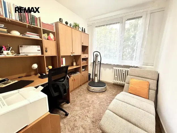 Prodej bytu 3+1, Praha - Prosek, Veltruská, 58 m2