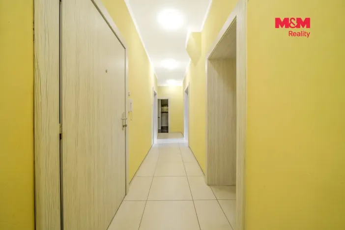 Prodej bytu 4+1, Karlovy Vary - Stará Role, Závodu míru, 99 m2