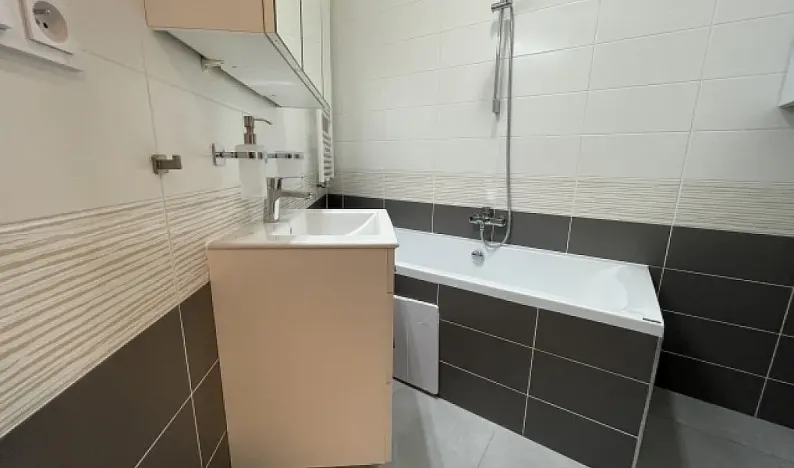 Pronájem bytu 3+kk, Praha, Bubenečská, 80 m2