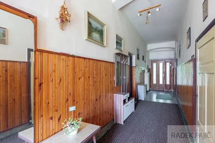 Prodej rodinného domu, Dobrovice, Palackého náměstí, 218 m2