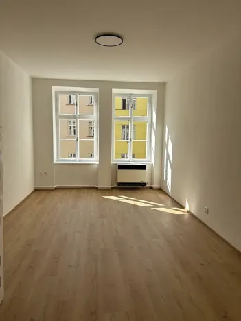 Pronájem bytu 1+kk, Praha - Vinohrady, Bruselská, 33 m2