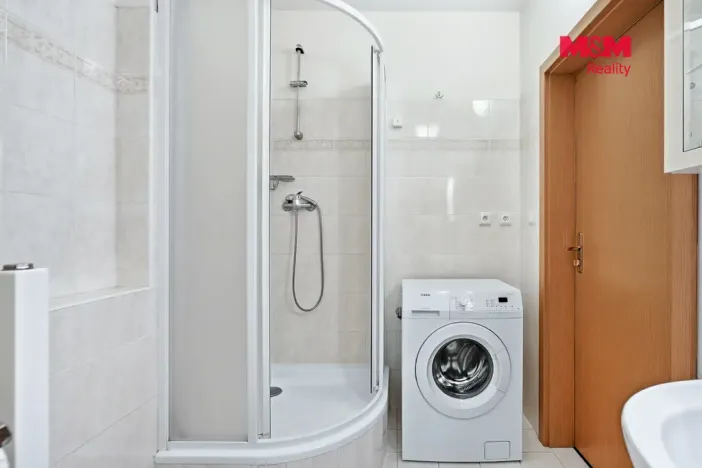 Prodej bytu 2+kk, Praha, Na břehu, 56 m2