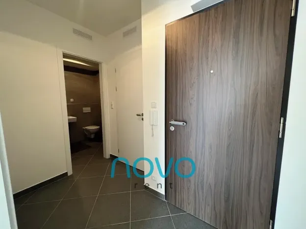 Pronájem bytu 1+kk, Praha, Stočesova, 34 m2