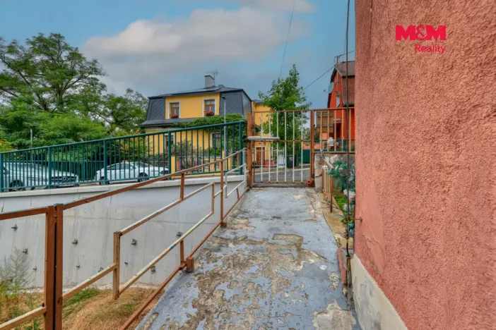 Prodej bytu 2+1, Karlovy Vary - Bohatice, Na Výšině, 45 m2
