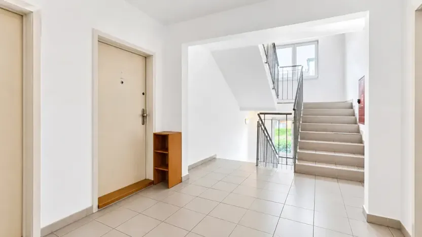 Pronájem bytu 1+kk, Praha - Horní Počernice, Dandova, 37 m2
