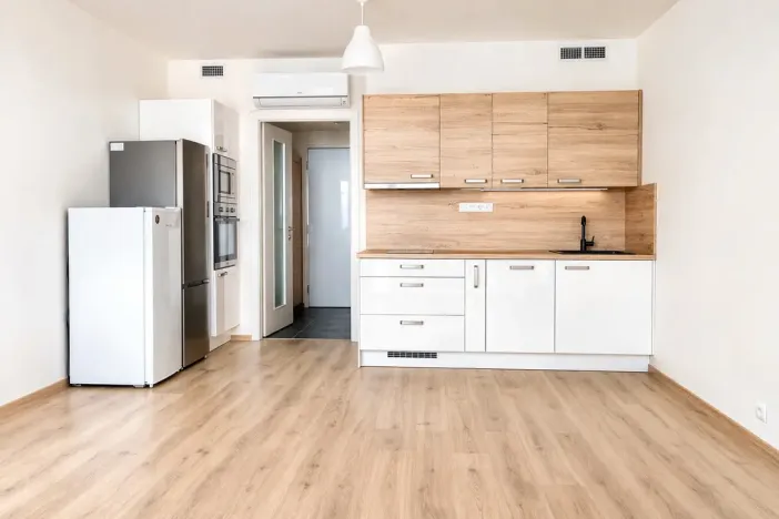 Pronájem bytu 1+kk, Praha - Hloubětín, U Tesly, 32 m2