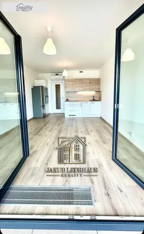Pronájem bytu 1+kk, Praha - Hloubětín, U Tesly, 32 m2