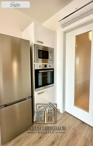 Pronájem bytu 1+kk, Praha - Hloubětín, U Tesly, 32 m2