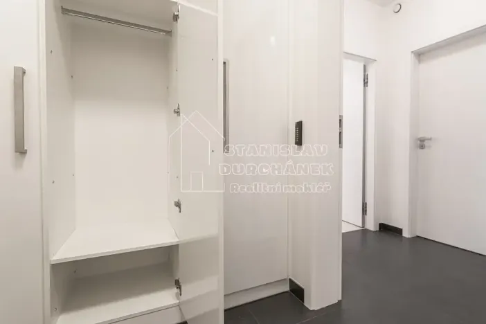 Pronájem bytu 1+kk, Praha - Střížkov, Střížkovská, 28 m2