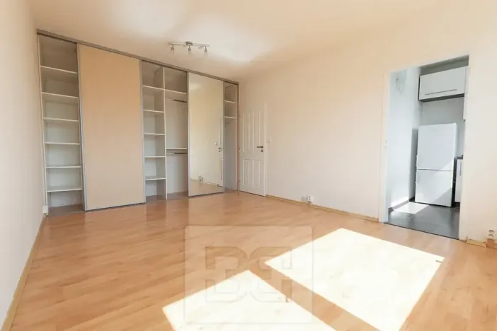 Pronájem bytu 1+kk, Praha - Troja, Krynická, 29 m2