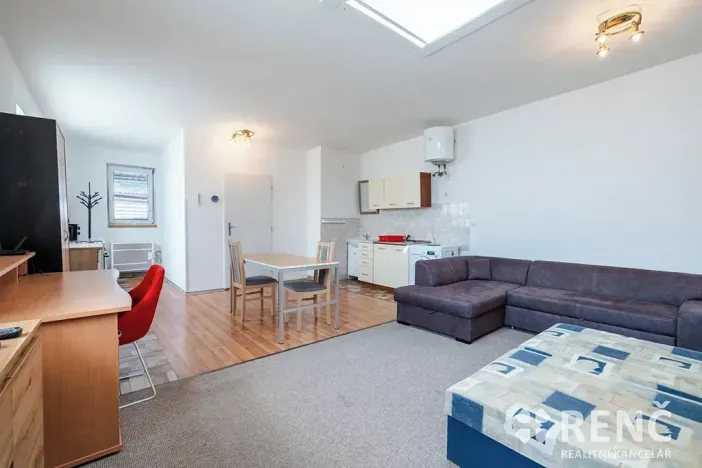 Pronájem bytu 1+kk, Moravany, Vnitřní, 42 m2