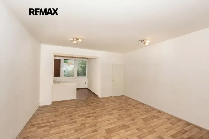 Pronájem bytu 1+kk, Plzeň, Skvrňanská, 38 m2