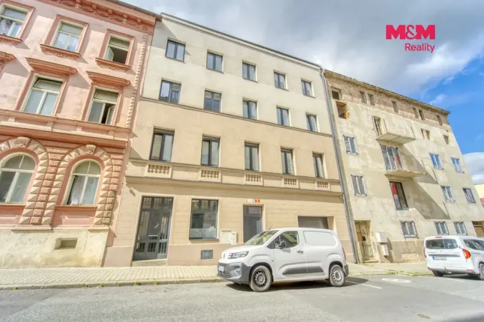 Pronájem garážového stání, Plzeň - Jižní Předměstí, Karlova, 15 m2