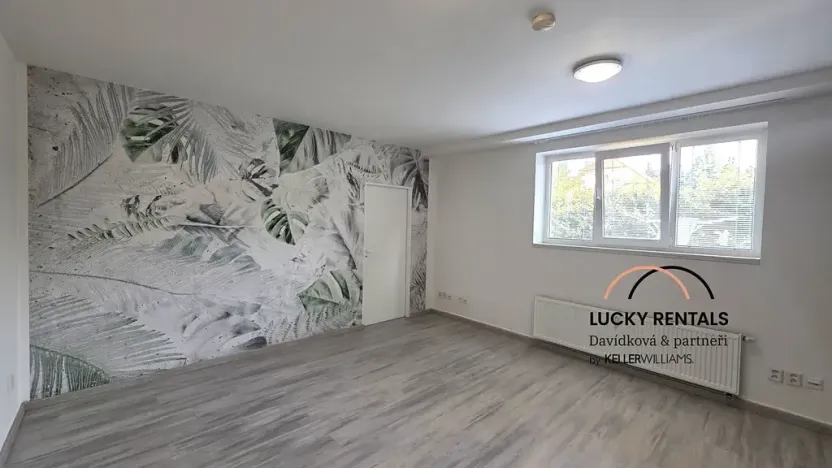Pronájem bytu 2+kk, Průhonice, U Křížku, 44 m2