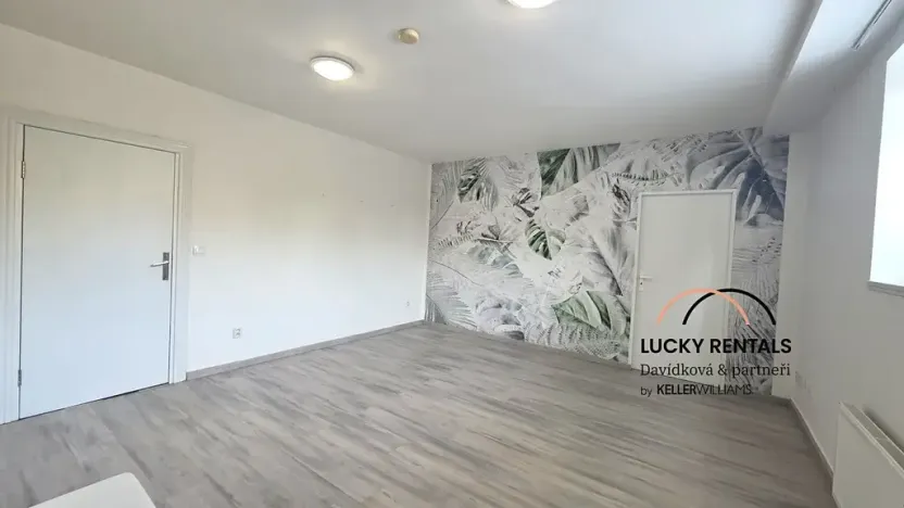 Pronájem bytu 2+kk, Průhonice, U Křížku, 44 m2