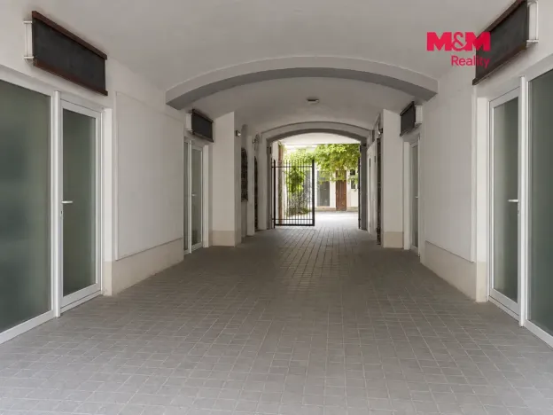 Pronájem, Kostelec nad Černými lesy - Kostelec nad Černými Lesy, náměstí Smiřických, 15 m2