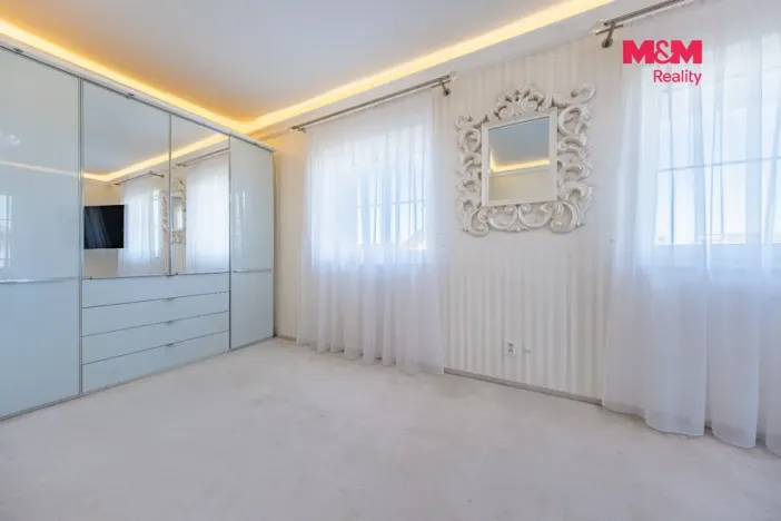 Prodej rodinného domu, Šestajovice, U Váhy, 356 m2