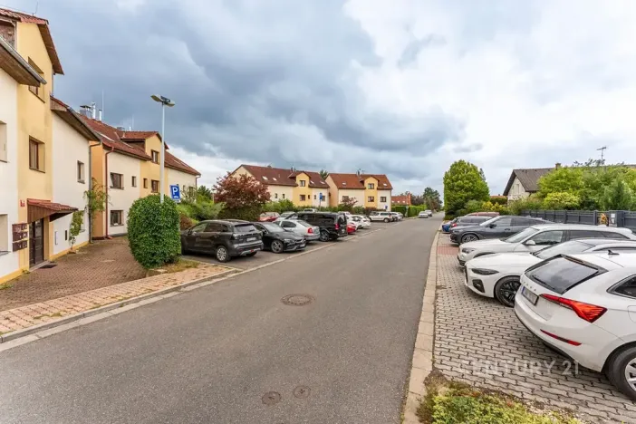 Prodej bytu 2+kk, Praha - Újezd nad Lesy, Velebného, 56 m2