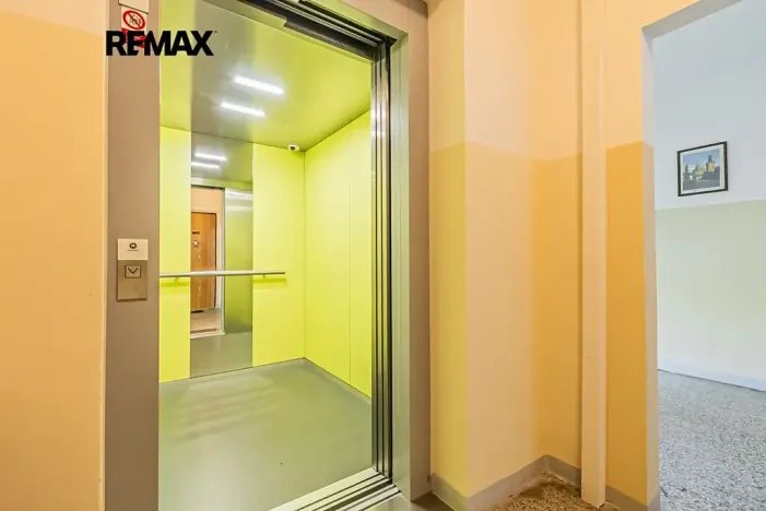 Prodej bytu 1+kk, Praha - Kamýk, Dobevská, 25 m2
