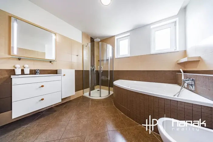 Prodej rodinného domu, Hradčany, 243 m2
