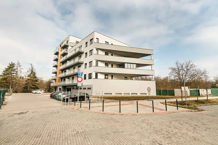 Pronájem garážového stání, Brno, Wágnerova, 15 m2