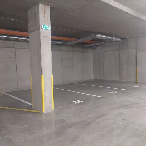 Pronájem garážového stání, Brno, Wágnerova, 15 m2