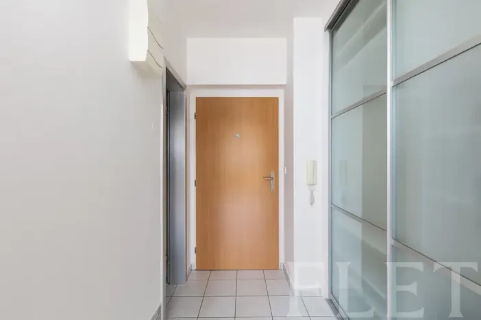 Pronájem bytu 1+kk, Praha - Horní Měcholupy, Boloňská, 36 m2