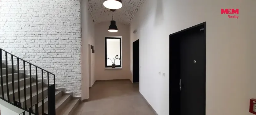 Pronájem atypického bytu, Hradec Králové - Kukleny, Pražská třída, 30 m2