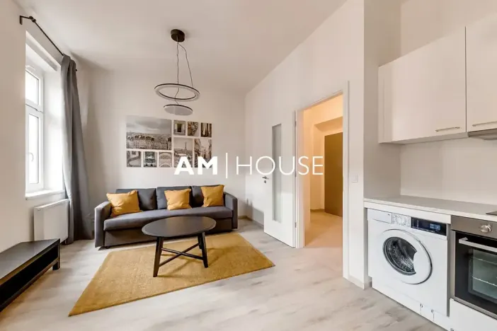Pronájem bytu 1+kk, Praha - Karlín, Urxova, 30 m2