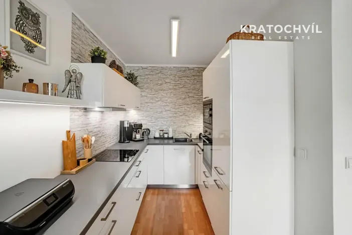 Prodej bytu 2+kk, Jesenice, Na Okruhu, 42 m2