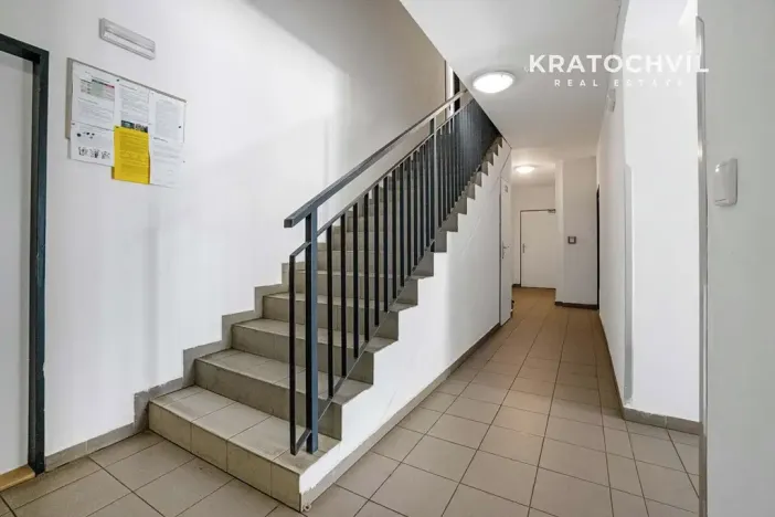 Prodej bytu 2+kk, Jesenice, Na Okruhu, 42 m2