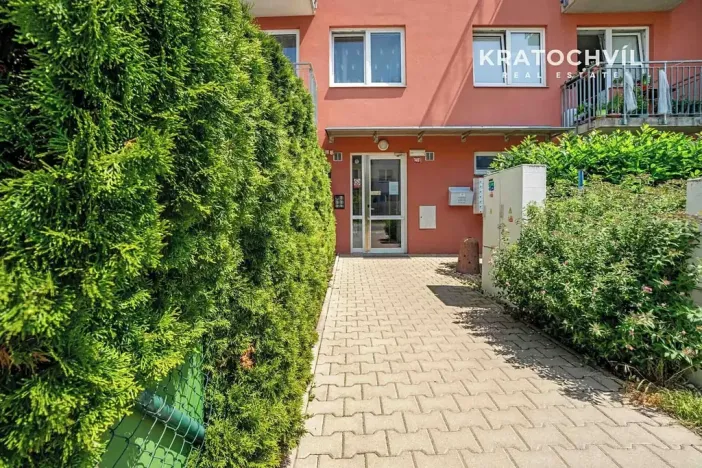 Prodej bytu 2+kk, Jesenice, Na Okruhu, 42 m2