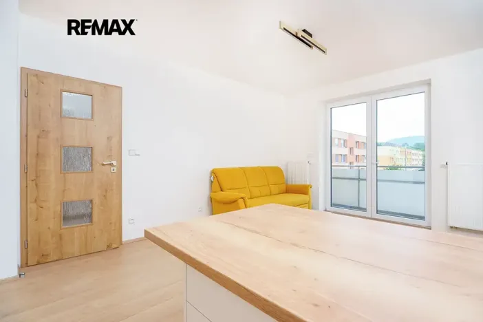 Prodej bytu 2+kk, Jince, Zborovská, 45 m2