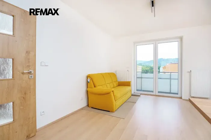 Prodej bytu 2+kk, Jince, Zborovská, 45 m2