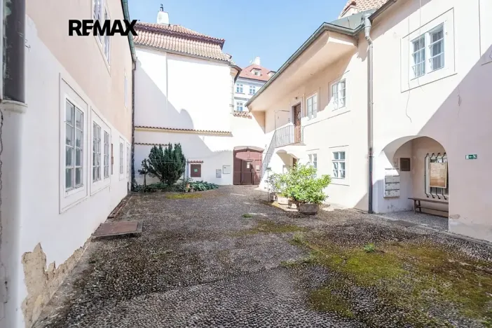 Pronájem bytu 3+1, Praha - Malá Strana, Valdštejnské náměstí, 91 m2