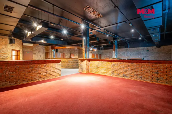 Prodej obchodního prostoru, Praha, Trnkovo náměstí, 324 m2