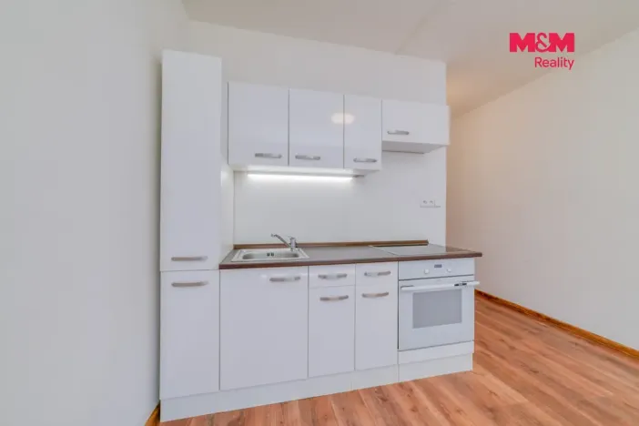 Prodej bytu 1+kk, Karlovy Vary - Doubí, 20 m2