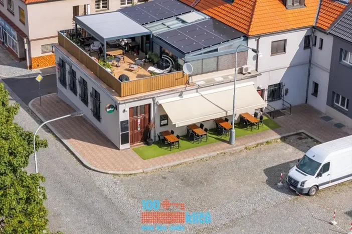 Pronájem restaurace, Praha - Záběhlice, Roztylské náměstí, 335 m2