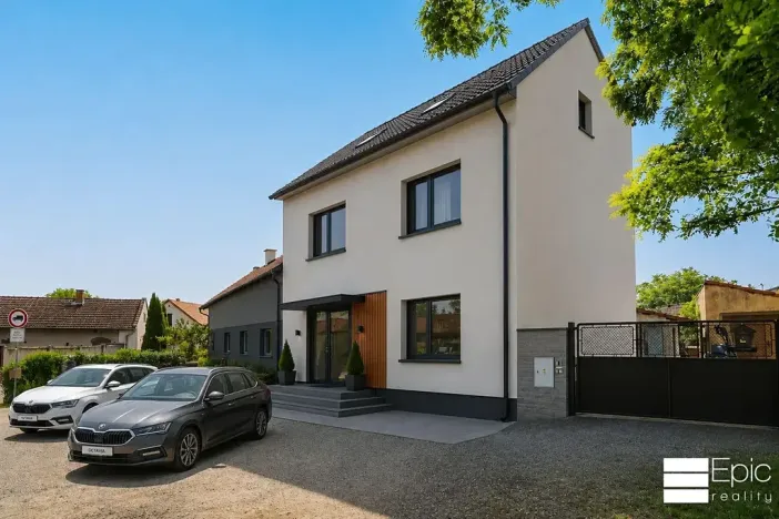 Prodej rodinného domu, Tišice, Okružní, 438 m2