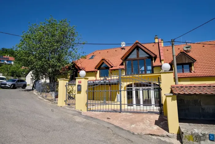 Prodej rodinného domu, Černolice, Ke dvoru, 375 m2