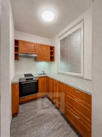 Pronájem bytu 1+kk, Praha - Háje, Matúškova, 31 m2