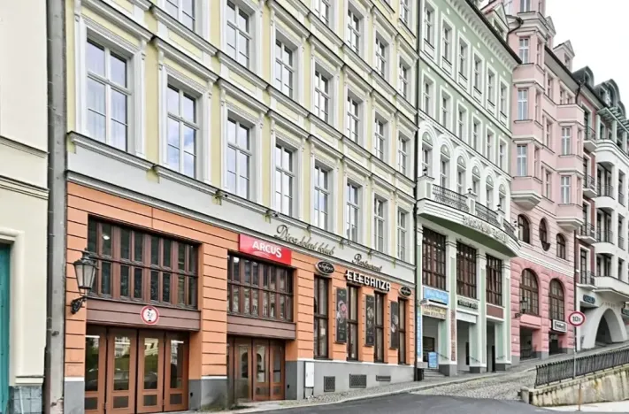 Pronájem obchodního prostoru, Karlovy Vary, Divadelní náměstí, 30 m2